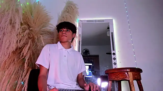 Leo Glow online show from 02/10/26, 07:57