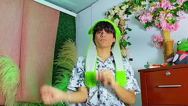 Leo Glow online show from 03/10/26, 11:20