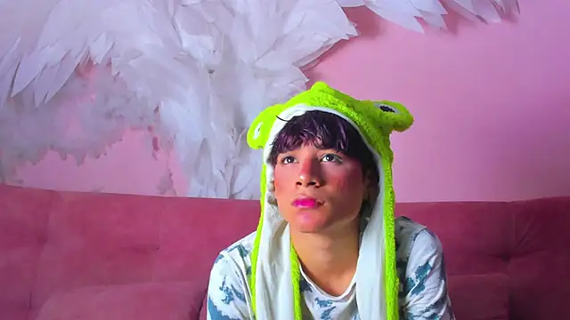 Leo Glow online show from 02/06/26, 01:18