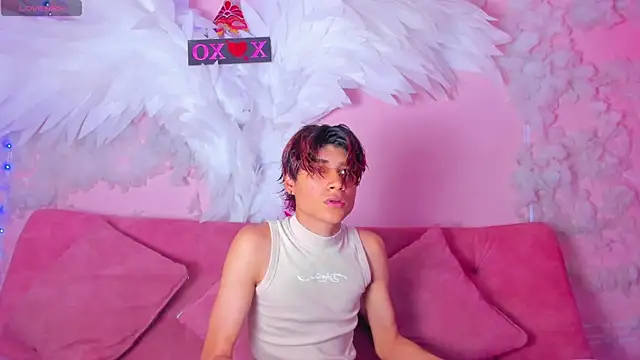 Leo Glow online show from 01/15/26, 01:47