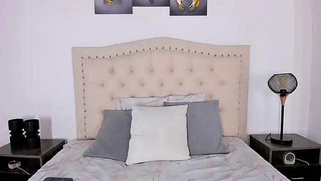 bustyluciana      online show from 03/04/26, 08:16