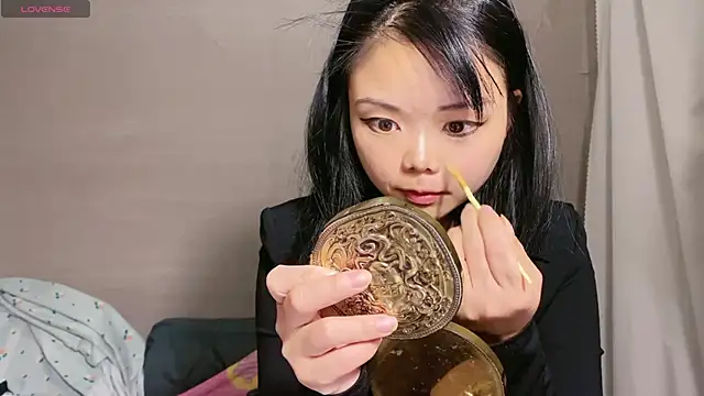 Snapshot of 0xiaosu0 chatting on 11/10/25, 03:06 0xiaosu0 online show from 11/10/25, 03:06