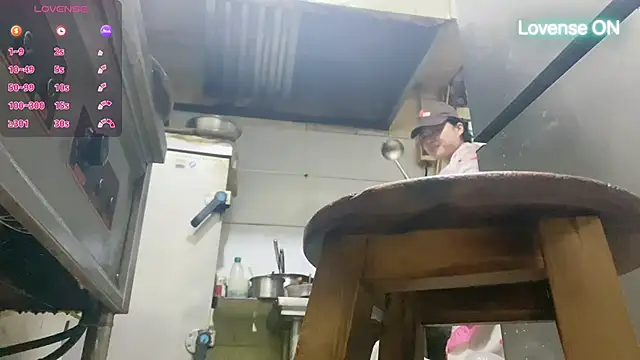 Snapshot of 0xiaosu0 chatting on 11/30/25, 09:10 0xiaosu0 online show from 11/30/25, 09:10