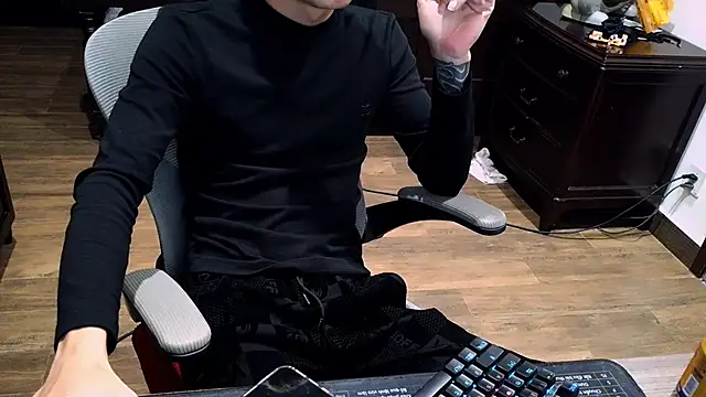  lulu9999  online show from 12/14/25, 02:55