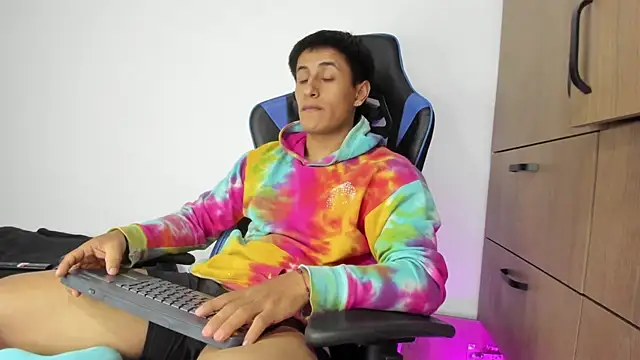 dorman boy online show from 11/17/25, 11:42