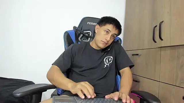 dorman boy online show from 11/28/25, 03:50