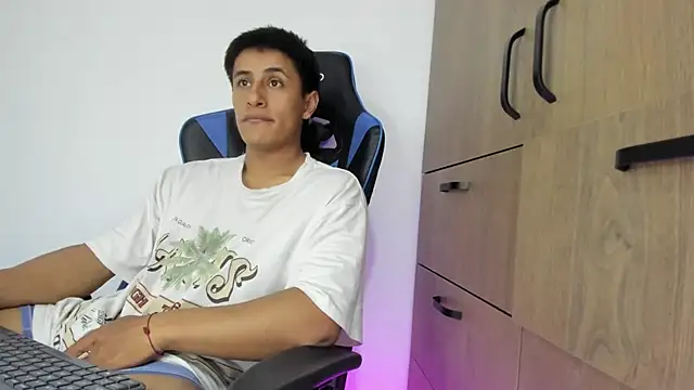 dorman boy online show from 11/12/25, 03:43