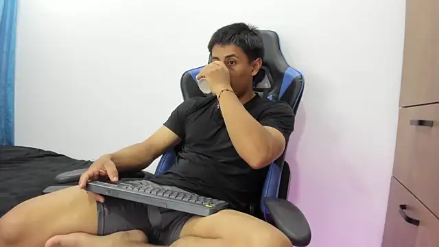 dorman boy online show from 11/07/25, 01:54