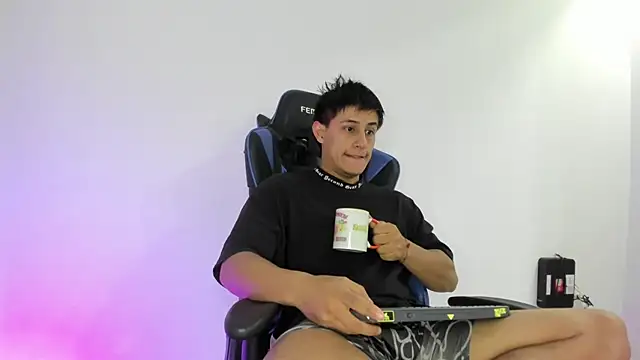 dorman boy online show from 12/17/25, 04:39