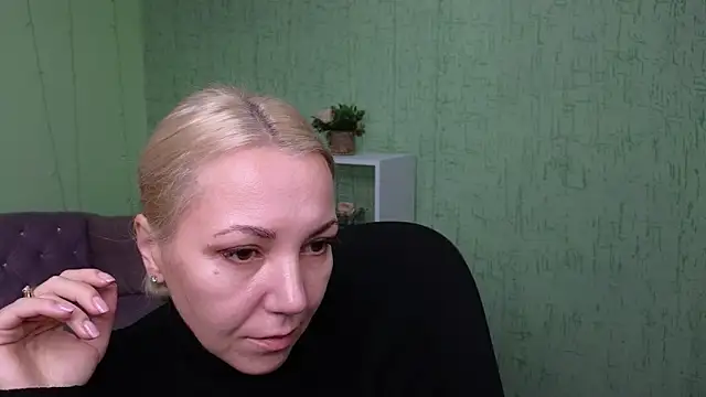 Snapshot of Jade_Journey chatting on 10/31/25, 07:49 Jade Journey online show from 10/31/25, 07:49