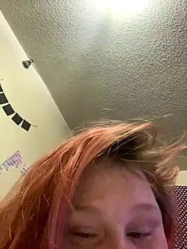 Snapshot of redbaby29 chatting on 10/31/25, 05:37 redbaby29 online show from 10/31/25, 05:37