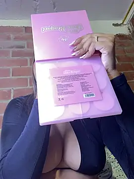 Snapshot of liahot69 chatting on 06/14/26, 02:24 liahot69 online show from 06/14/26, 02:24