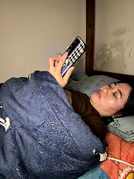 Snapshot of daaqnn chatting on 12/21/25, 12:02 daaqnn online show from 12/21/25, 12:02