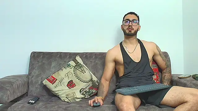 Snapshot of thebadboys05 chatting on 02/21/26, 05:20 thebadboys05 online show from 02/21/26, 05:20