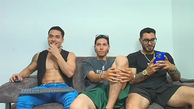 thebadboys05 online show from 12/18/25, 03:55