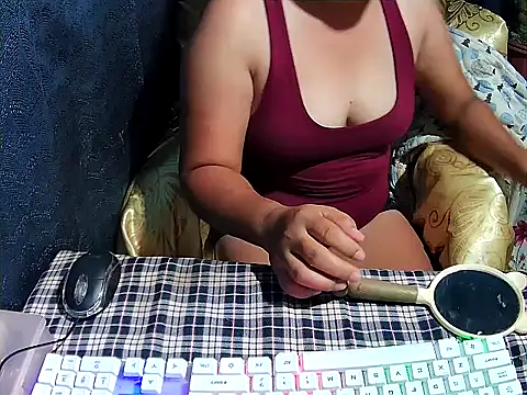 yumi-meya online show from 11/11/25, 09:37