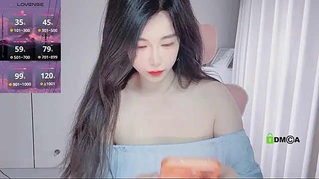 Snapshot of YunShan-33 chatting on 05/15/26, 04:43 YunShan-33 online show from 05/15/26, 04:43