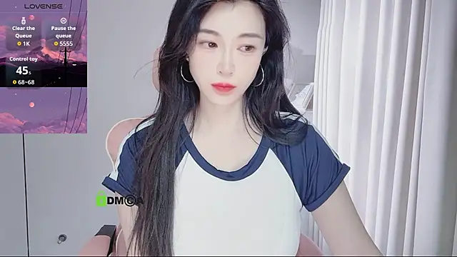Snapshot of YunShan-33 chatting on 05/05/26, 05:10 YunShan-33 online show from 05/05/26, 05:10