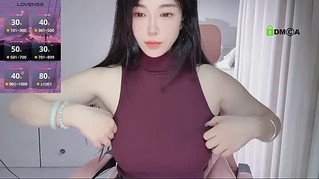 Snapshot of YunShan-33 chatting on 05/25/26, 04:23 YunShan-33 online show from 05/25/26, 04:23