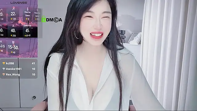 Snapshot of YunShan-33 chatting on 05/18/26, 04:51 YunShan-33 online show from 05/18/26, 04:51