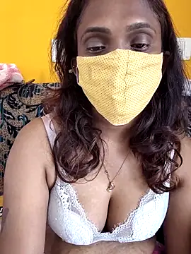 Queen-dhivya online show from 04/18/26, 05:21