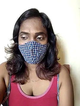 Queen-dhivya online show from 12/23/25, 07:40