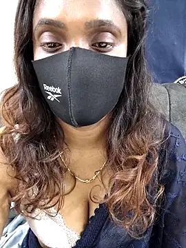 Queen-dhivya online show from 12/18/25, 12:27