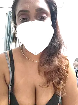 Queen-dhivya online show from 12/17/25, 10:20