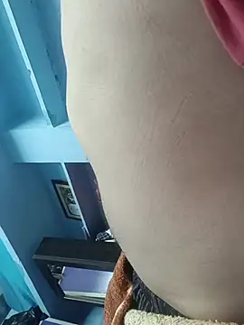 bearslove143 online show from 11/16/25, 08:46