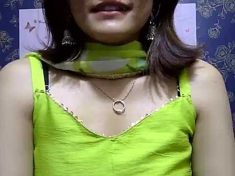 maira 33 online show from 02/22/26, 09:44