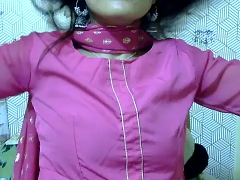 maira 33 online show from 01/11/26, 03:08