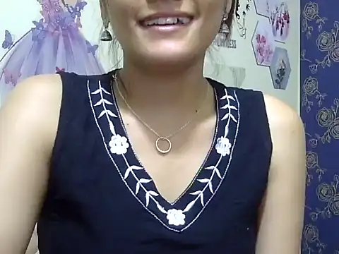 maira 33 online show from 03/26/26, 06:11