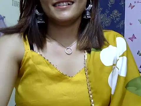 maira 33 online show from 04/24/26, 07:43
