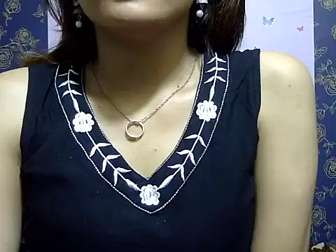 maira 33 online show from 02/25/26, 01:17