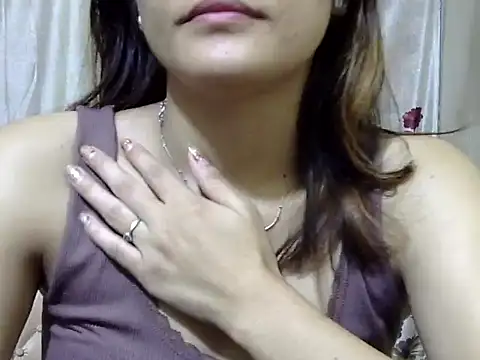 maira 33 online show from 11/19/25, 08:47