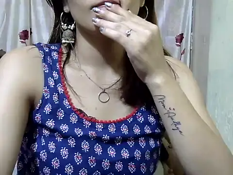 maira 33 online show from 11/22/25, 02:27