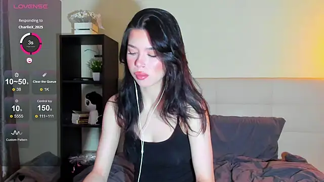 Snapshot of Tune_Godnesss chatting on 07/15/26, 01:23 Tune Godnesss online show from 07/15/26, 01:23