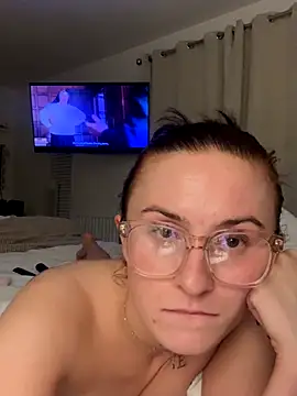 EmLovesxx online show from 11/18/25, 08:56