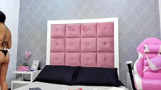 ailenaranda online show from 11/24/25, 12:38