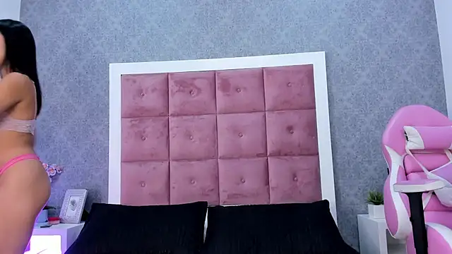 ailenaranda online show from 11/22/25, 12:15