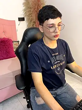 Snapshot of LiamHeat_ chatting on 11/06/25, 05:44 LiamHeat online show from 11/06/25, 05:44