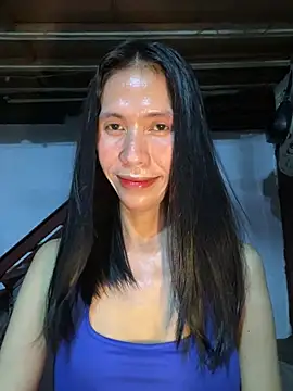 Snapshot of bellaUtops chatting on 05/27/26, 02:35 bellaUtops online show from 05/27/26, 02:35