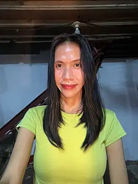 Snapshot of bellaUtops chatting on 05/23/26, 02:16 bellaUtops online show from 05/23/26, 02:16