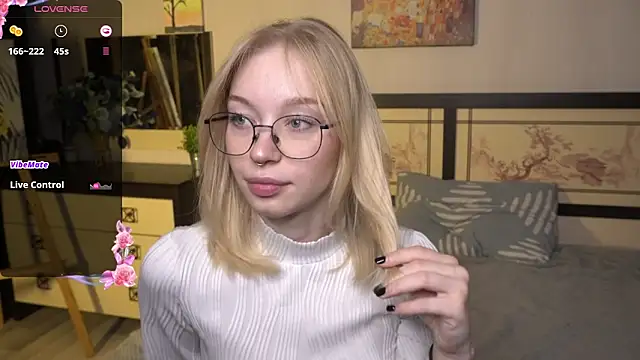 ShanelTunon online show from 11/20/25, 09:15