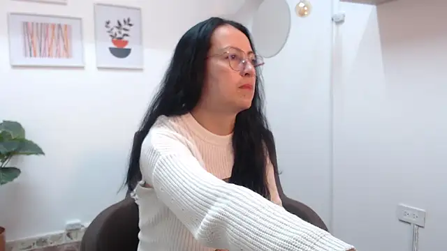 Lauryn Jones online show from 11/19/25, 02:39