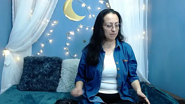 Lauryn Jones online show from 12/18/25, 04:55