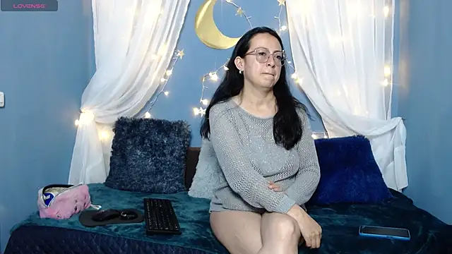 Lauryn Jones online show from 11/21/25, 03:00