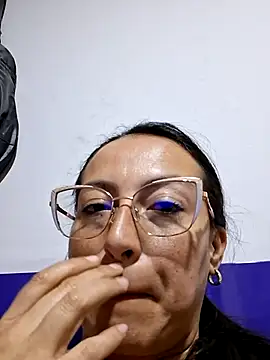 Snapshot of Lauryn_Jones chatting on 07/05/26, 02:16 Lauryn Jones online show from 07/05/26, 02:16