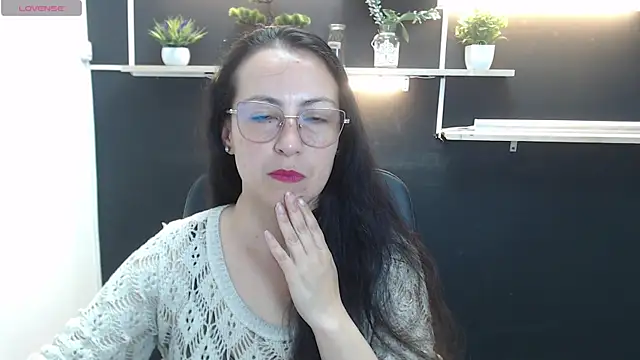 Lauryn Jones online show from 04/14/26, 07:19