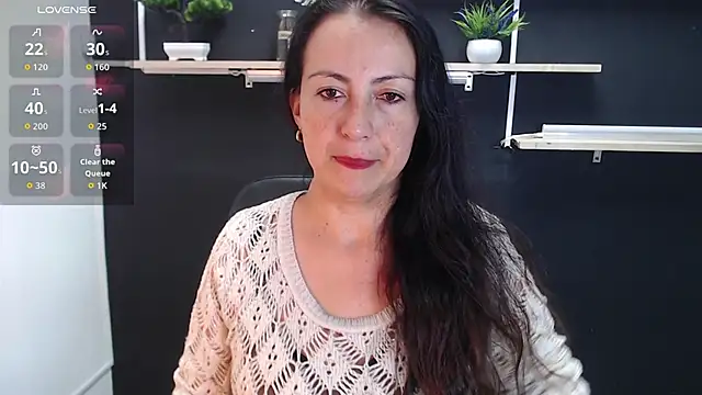 Snapshot of Lauryn_Jones chatting on 05/13/26, 05:42 Lauryn Jones online show from 05/13/26, 05:42